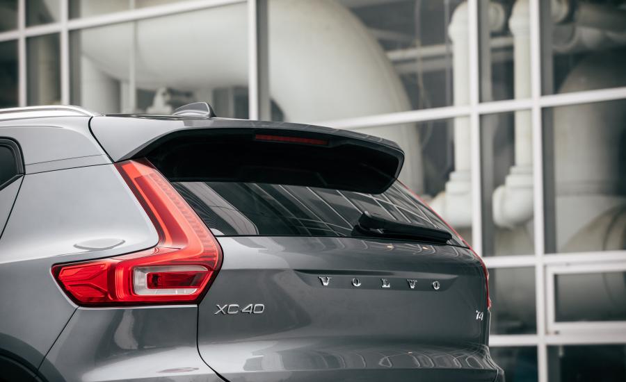 Детали экстерьера Volvo XC40 T4 Momentum 2018 года  (NA) (фото 13 из 36)